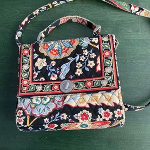 Adorable Vera Bradley bag, some wear on the edges.